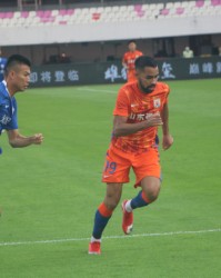  莱万轮休仍主宰比赛，拜仁进攻体系显威力  