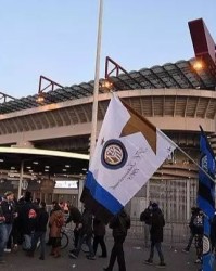 法兰克福球迷冲突升级，警方介入调查赛场暴力事件  
